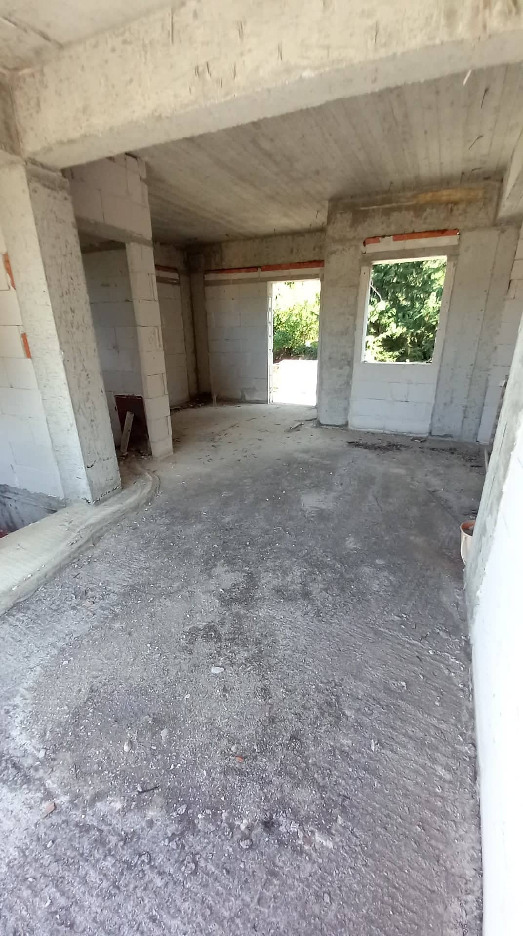 unfinished_house_in_wonderful_location_top_floor.jpg