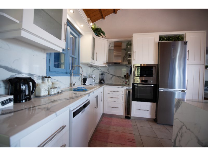 a_villa_with_a_view_kitchen_wide.jpg