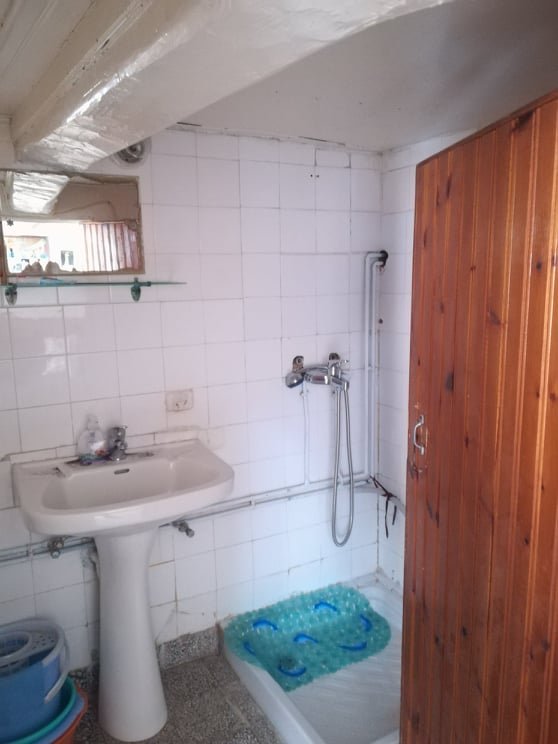 spacious_three_storey_traditional_house_bathroom_down_1.jpg