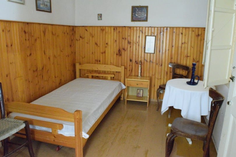 spacious_three_storey_traditional_house_bedroom_1.jpg