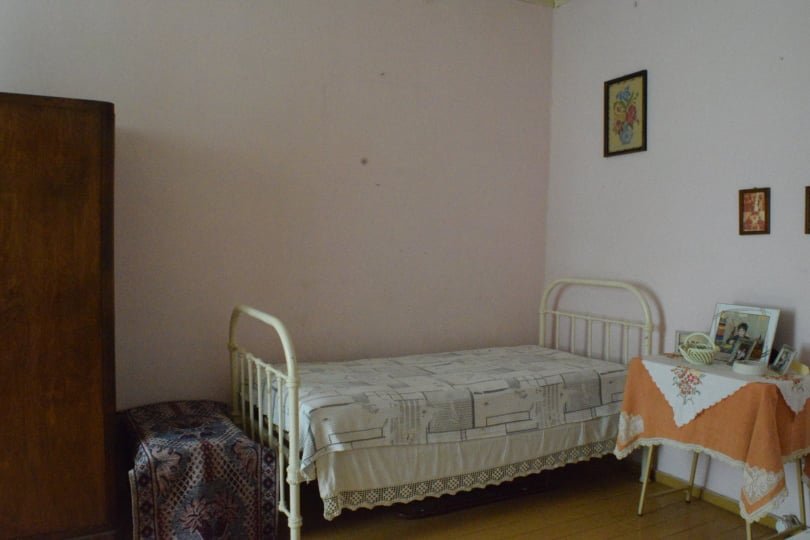 spacious_three_storey_traditional_house_second_bedroom_1.jpg