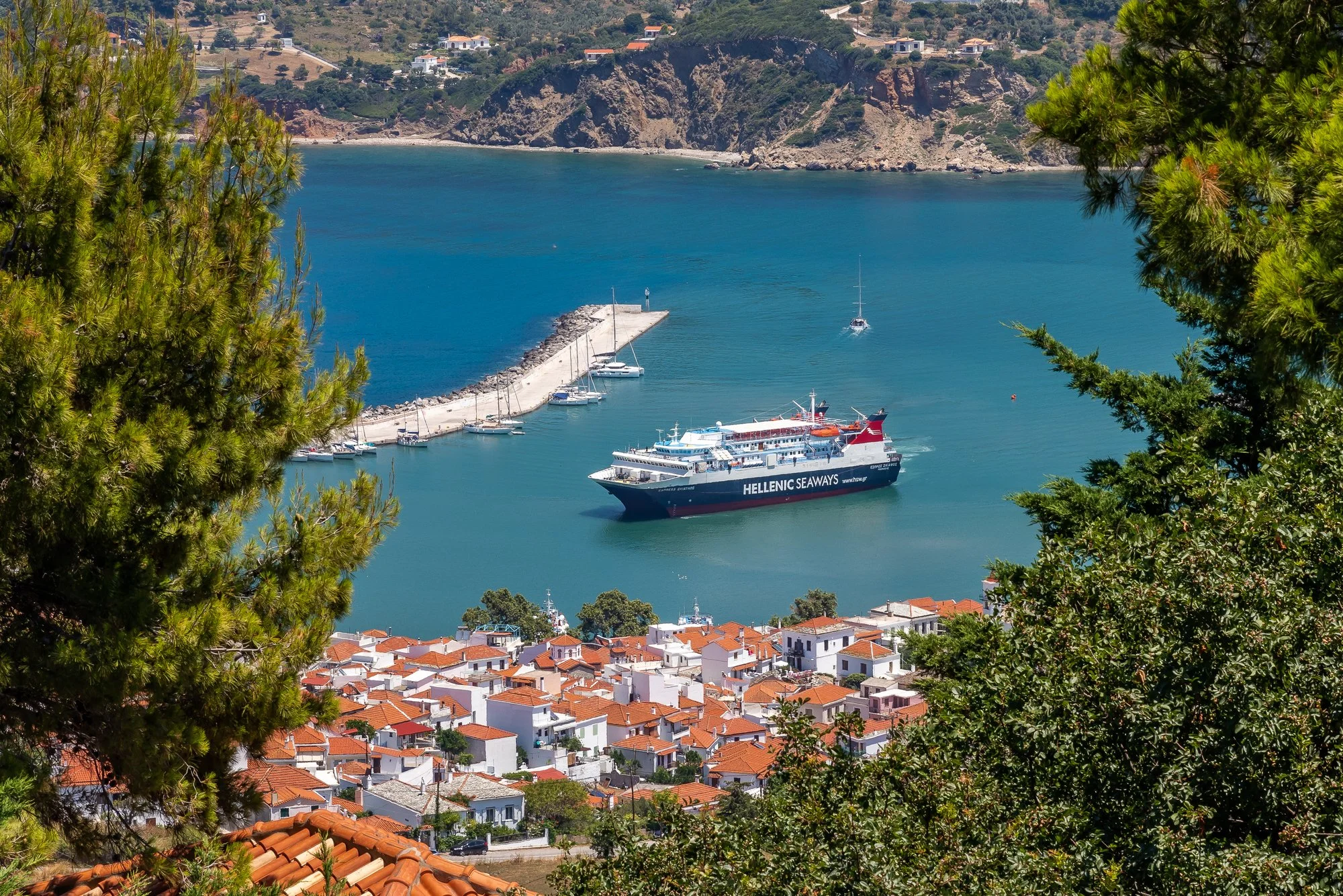 Modern_three_bedroom_villa_with_amazing_view_boats.jpg