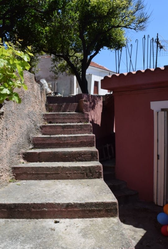 spacious_townhouse_with_garden_outside_steps.jpg