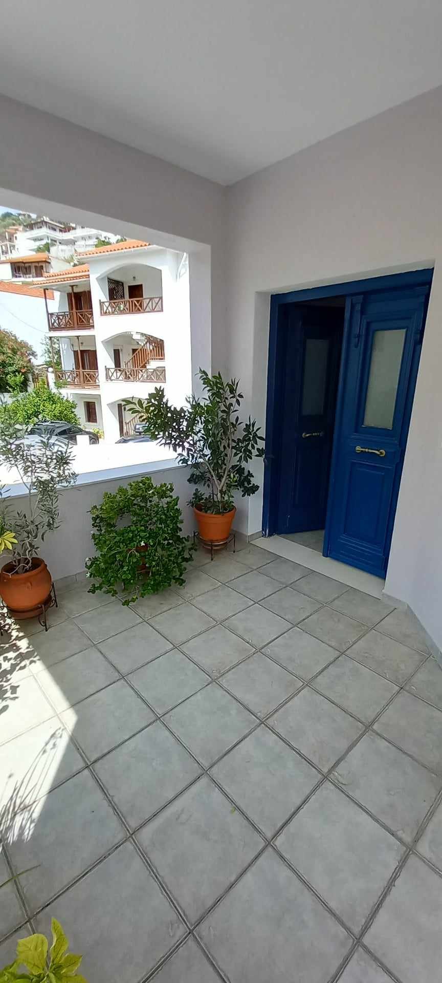 unique_spacious_modern_home_tiles_blue_door.jpg