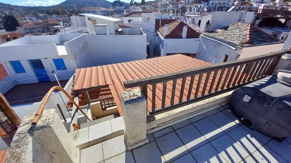 town_house_with_a_roof_terrace_with_a_seaview_roof.jpg