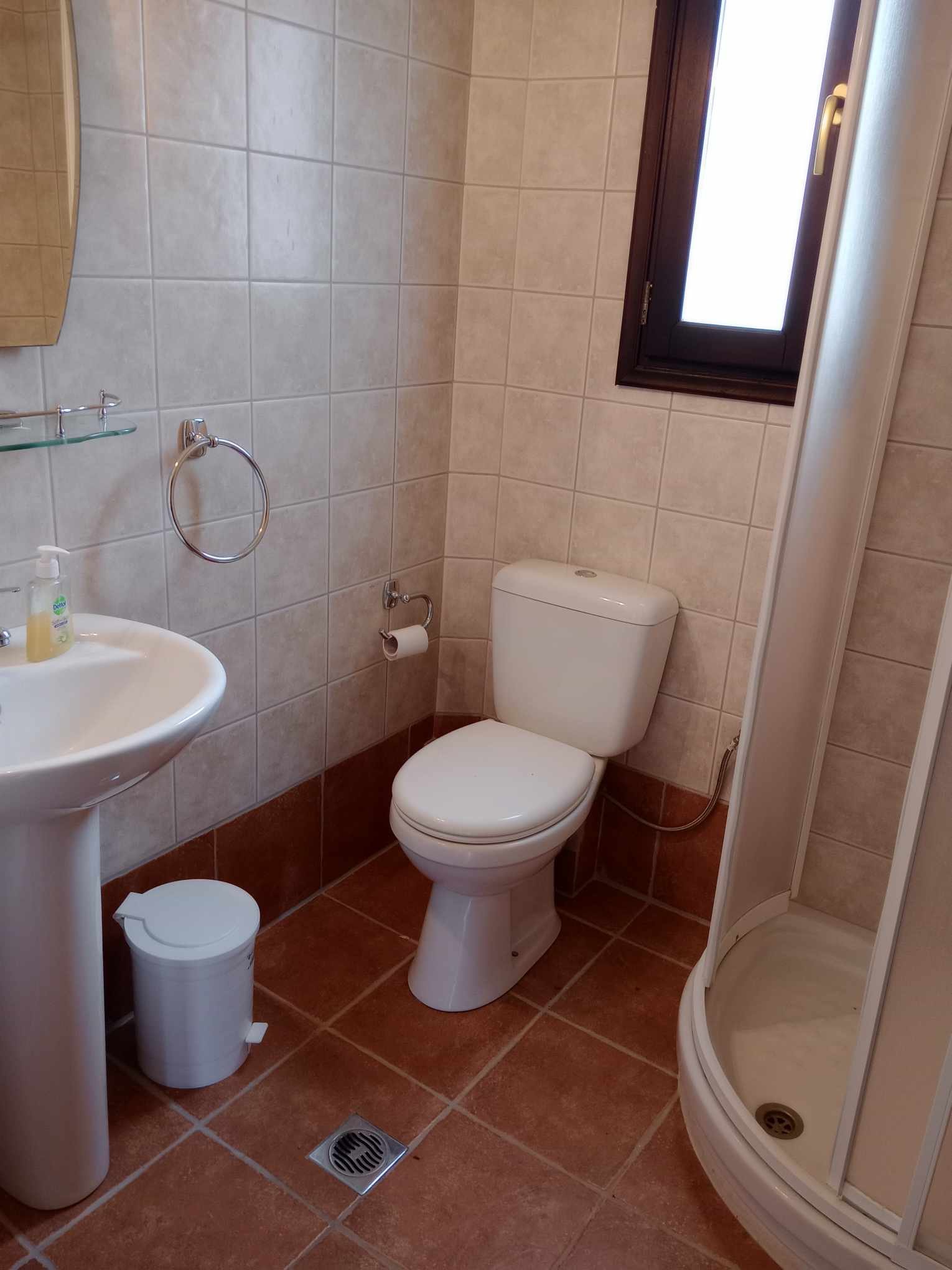 wonderful_spacious_house_close_to_skopelos_bathroom_upstairs_sink.jpg