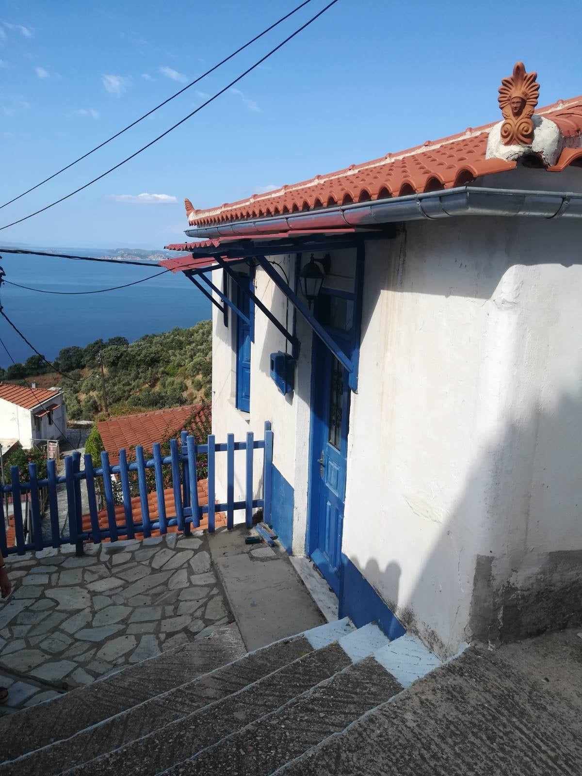 Traditional_house in_Glossa_with_a sea_view_stairs.jpg