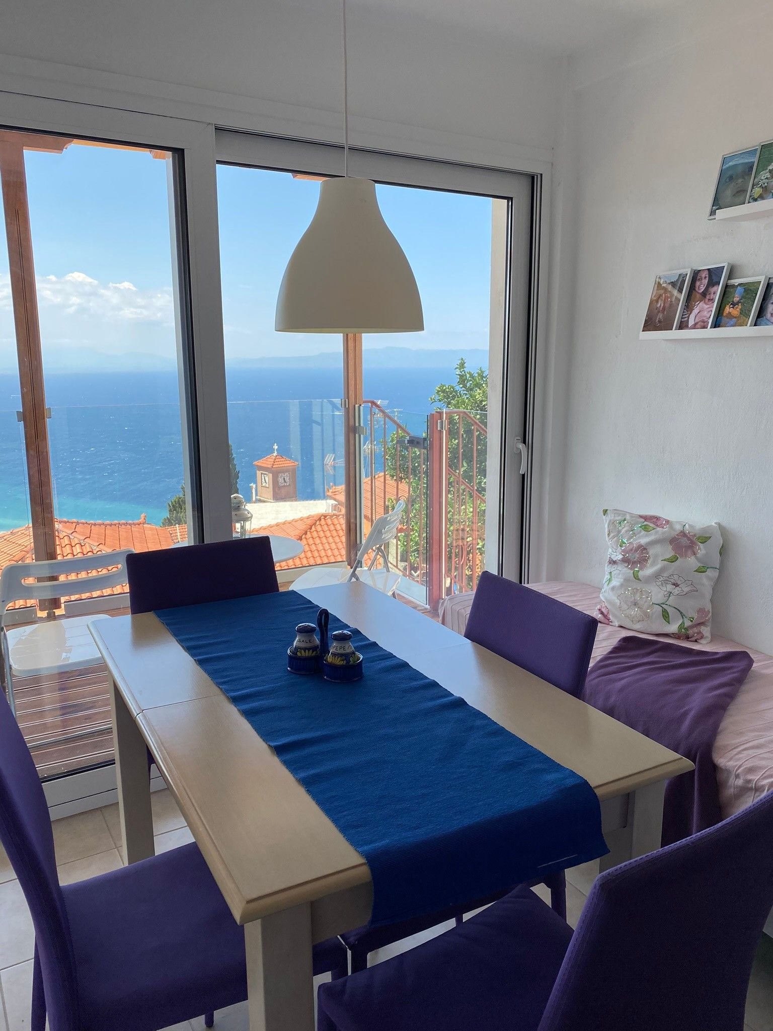 spacious_house_with_amazing_view_in_glossa_blue_table_cloth.jpeg