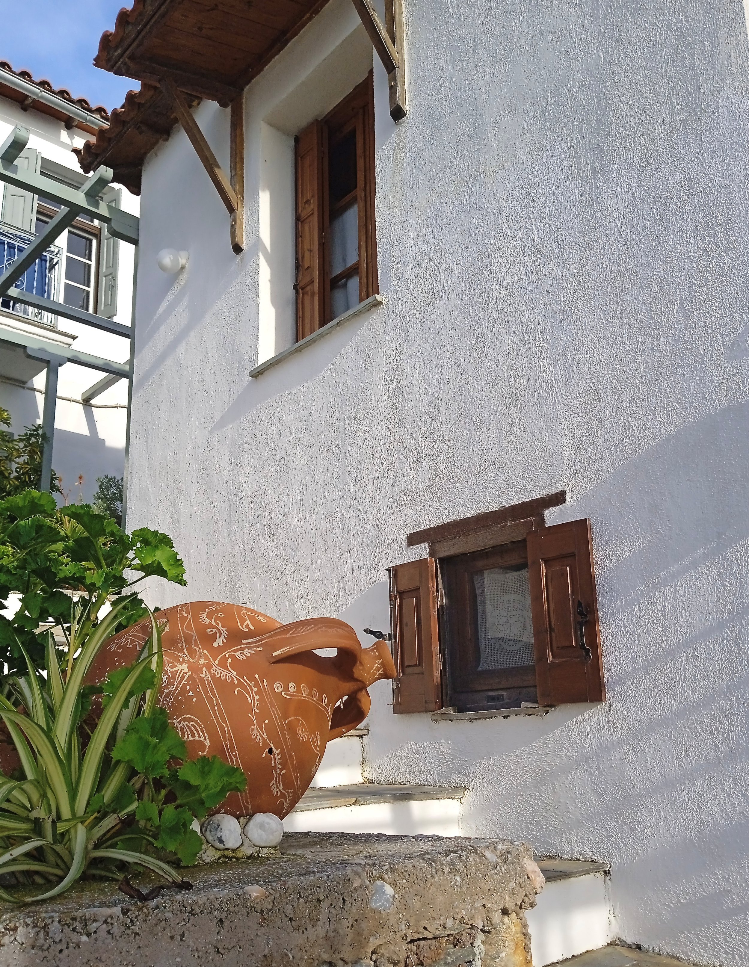 cute_house_with_amazing_seaview_in_old_klima_side.jpg