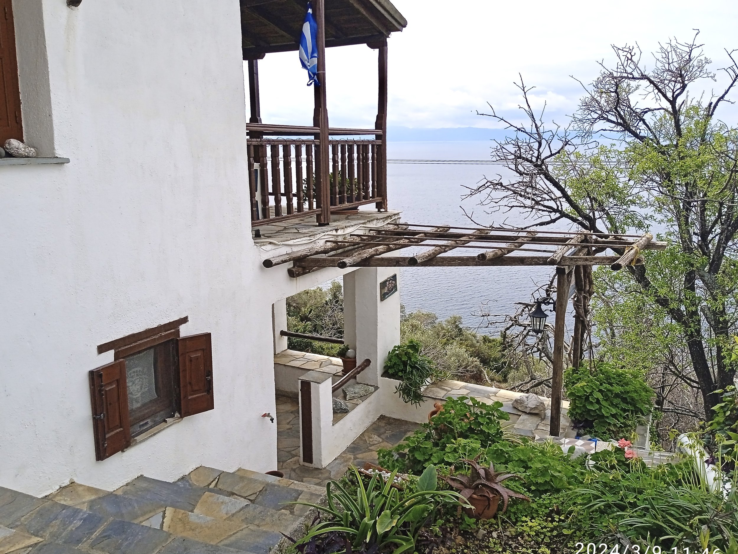 cute_house_with_amazing_seaview_in_old_klima_other_side.jpg