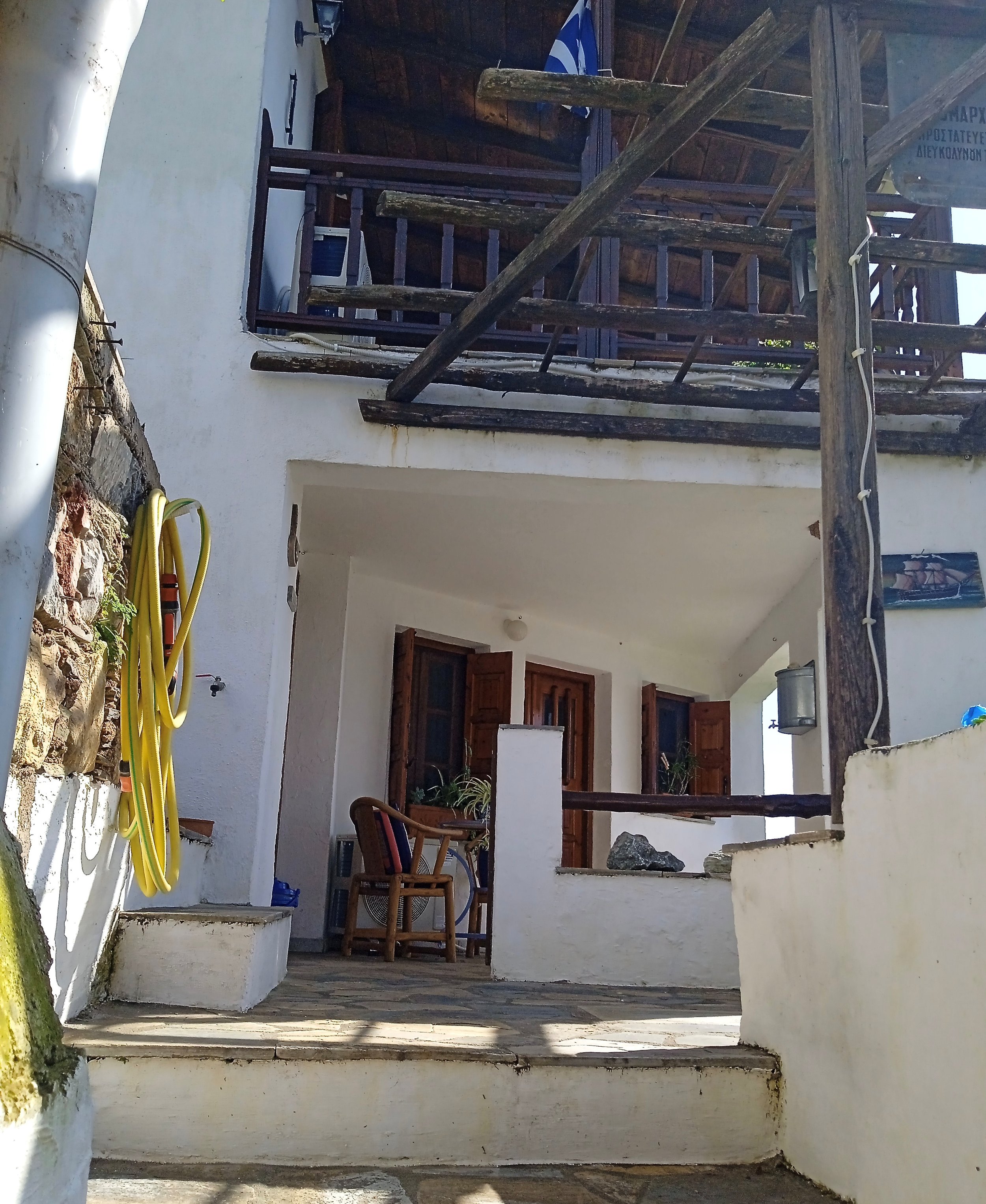 cute_house_with_amazing_seaview_in_old_klima_stairs.jpg