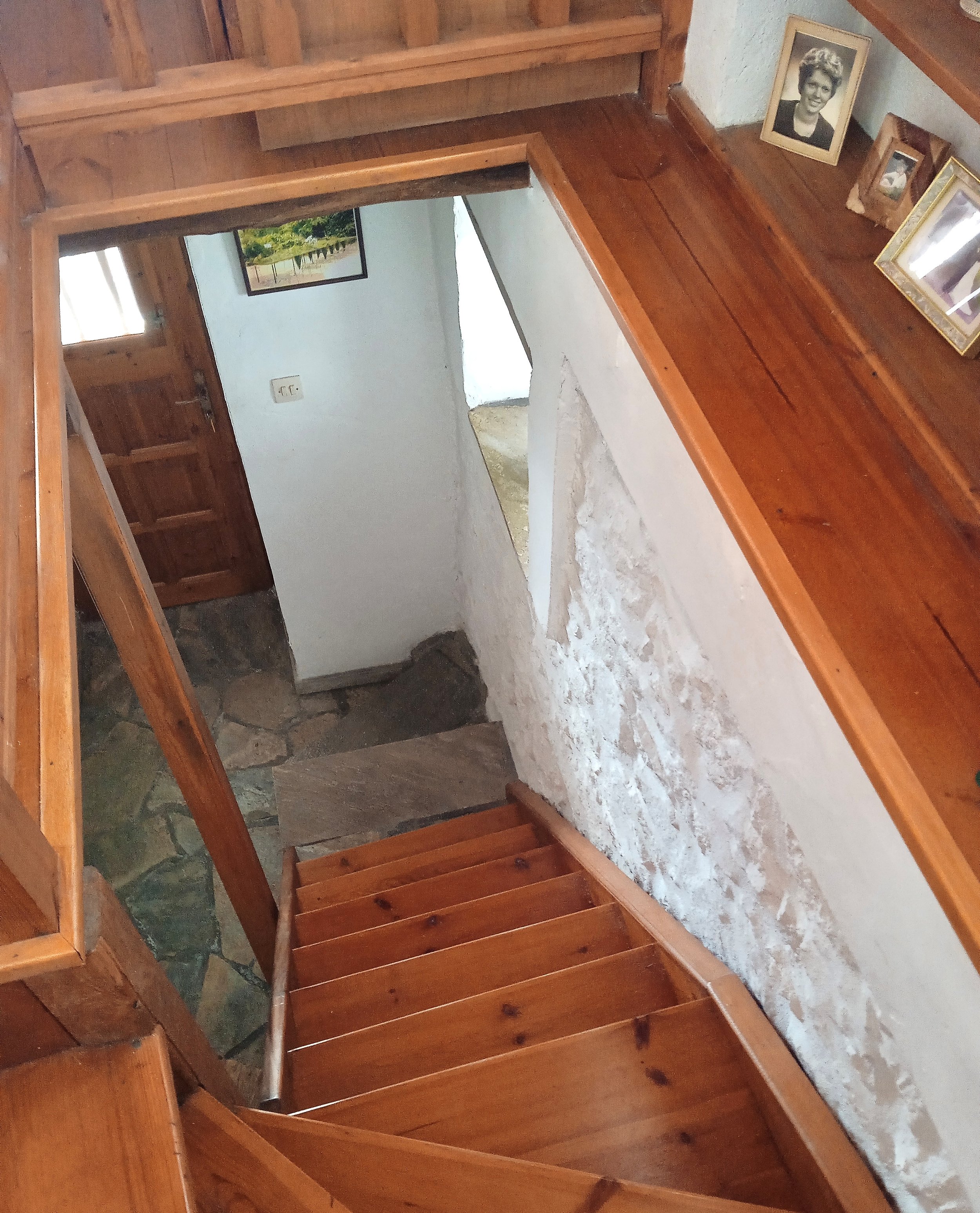 cute_house_with_amazing_seaview_in_old_klima_staircase.jpg