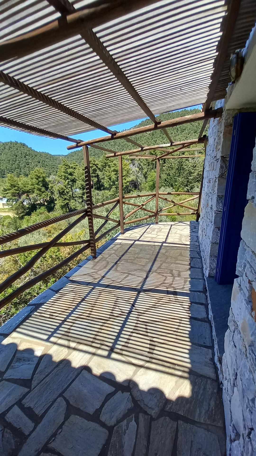 Villa_with_swimming_pool_and_stunning_views_shade.jpg
