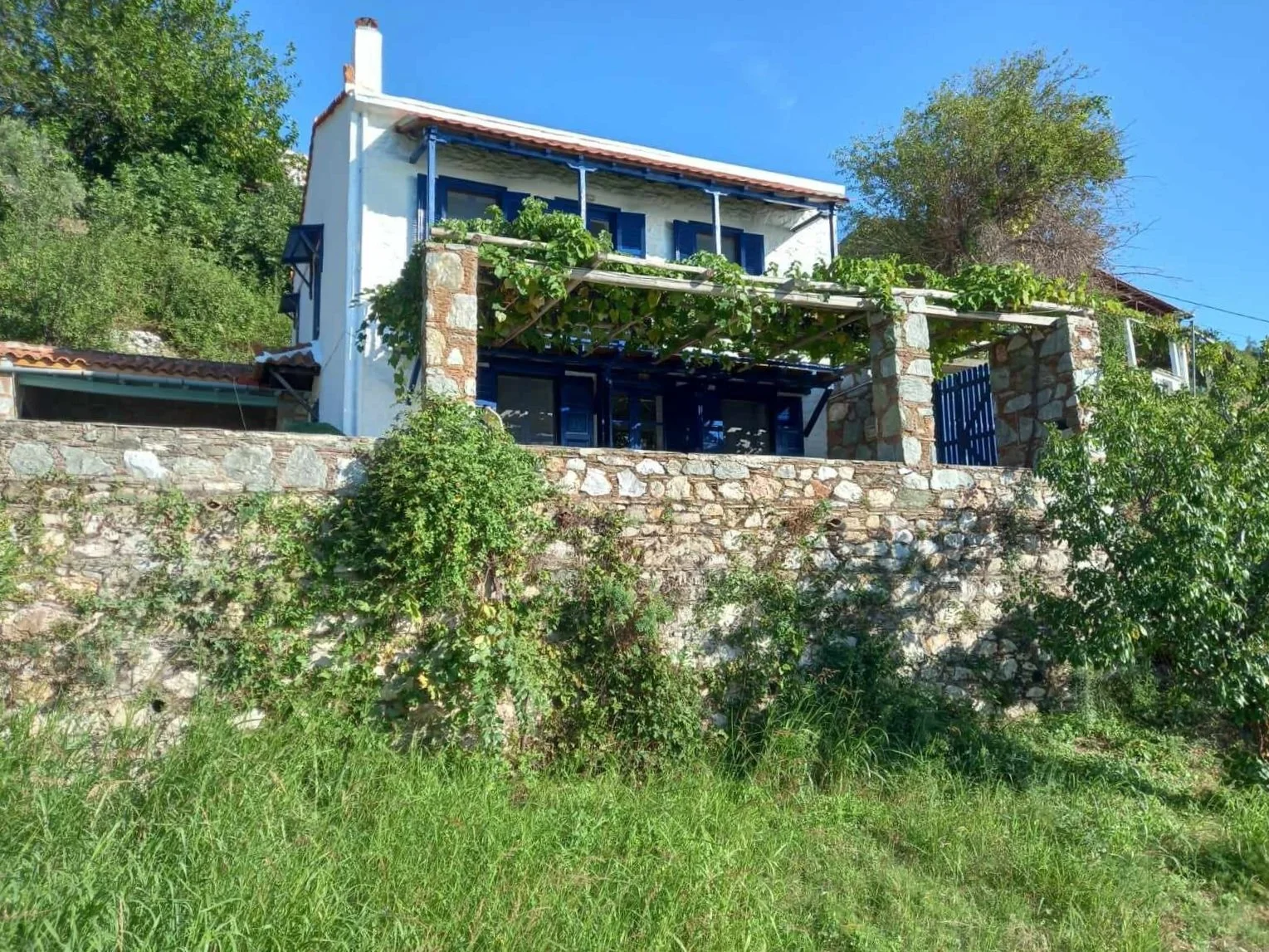 peaceful_estate_with_amazing_seaview_stones.jpg