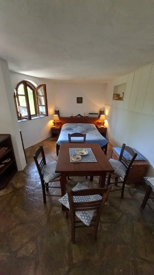 beautiful_big_estate_with_swimmingpool_guest_house.jpg