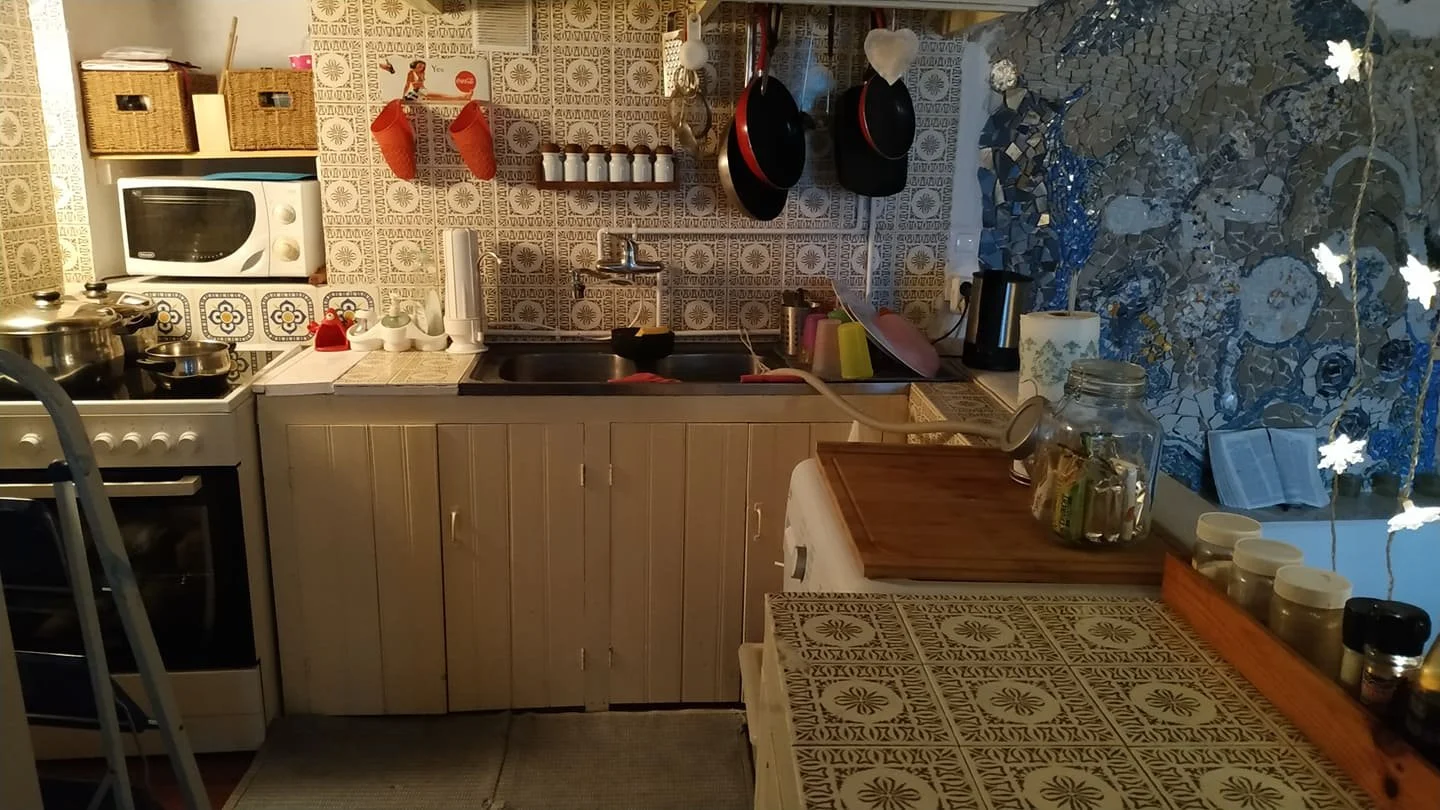 wonderful_ spaciou_ townhouse_bedroom_kitchen.jpg