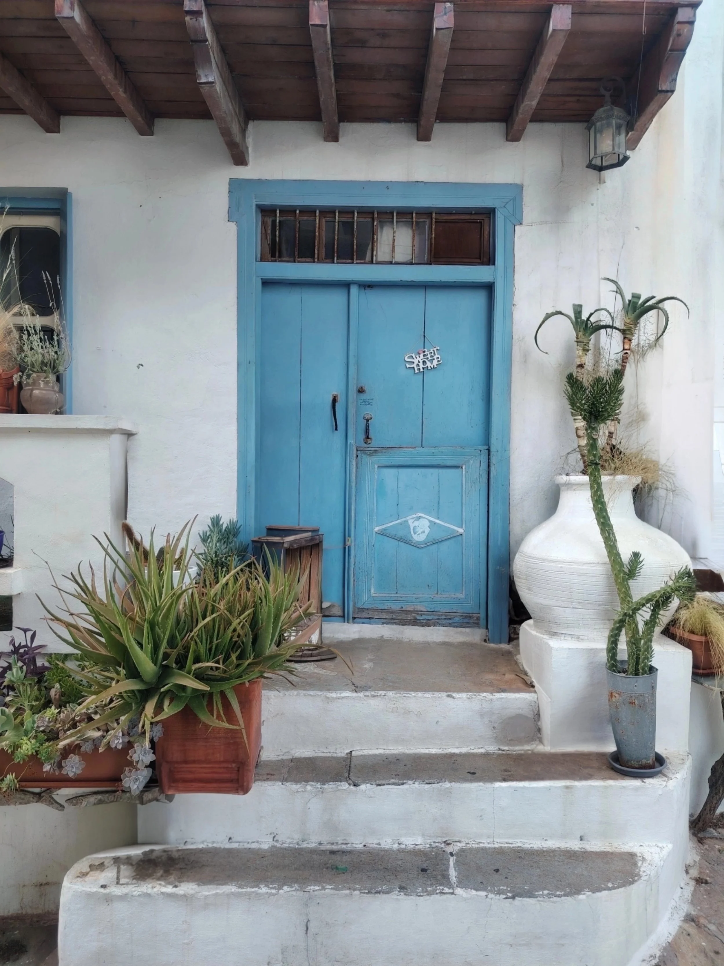 Wonderful_ spaciou_ townhouse_front_door.jpg