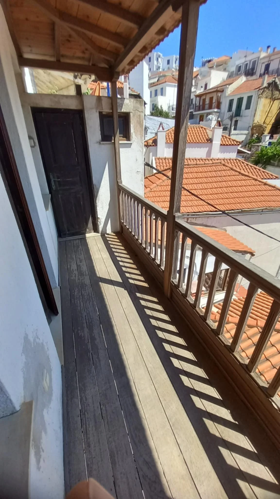 big_townhouse_with_a_veranda_with_a_sea_view_big_balcony.jpg
