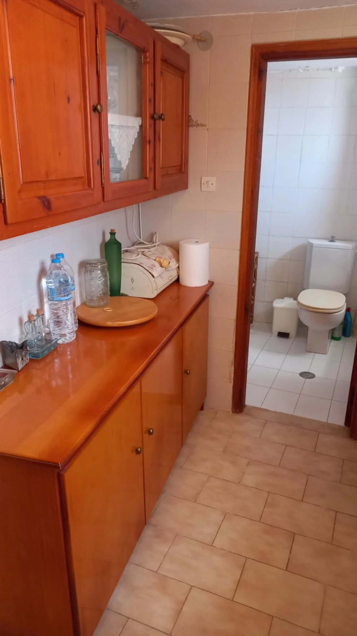 big_townhouse_with_a_veranda_with_a_sea_view_kitchen_kabinet.jpg