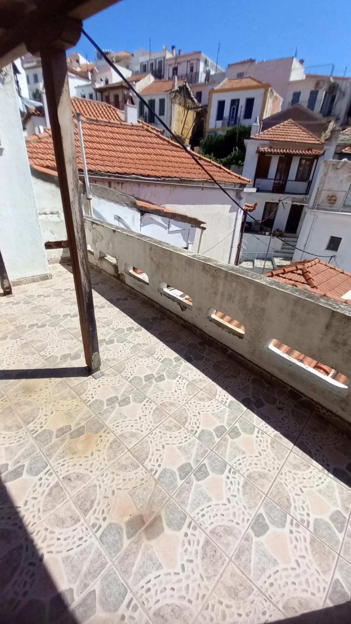 big_townhouse_with_a_veranda_with_a_sea_view_veranda.jpg