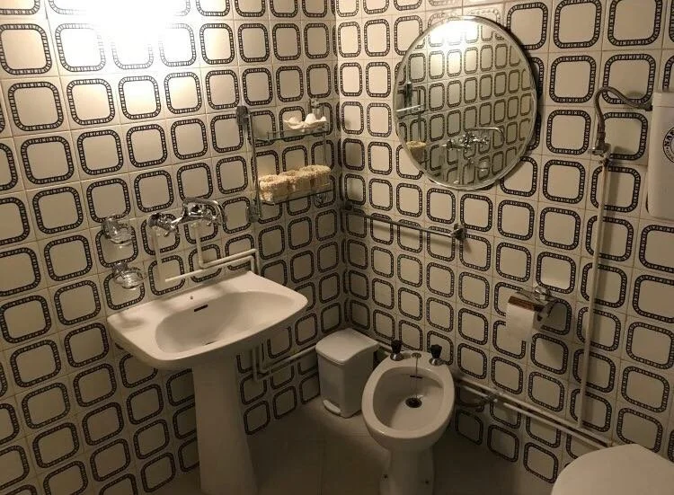 wonderful_ spaciou_ townhouse_tiles.jpg
