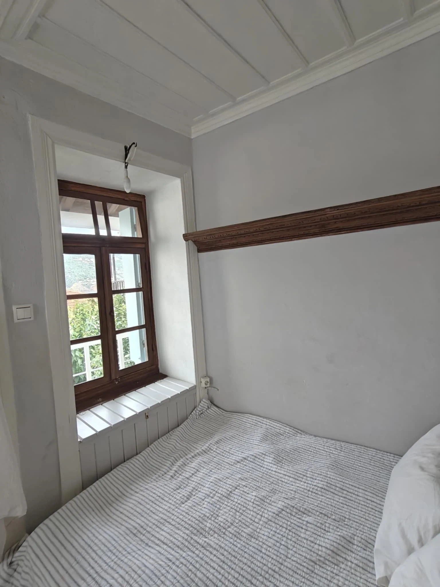 Gorgeous_historic townhouse_with_a_view_bed_2.jpeg