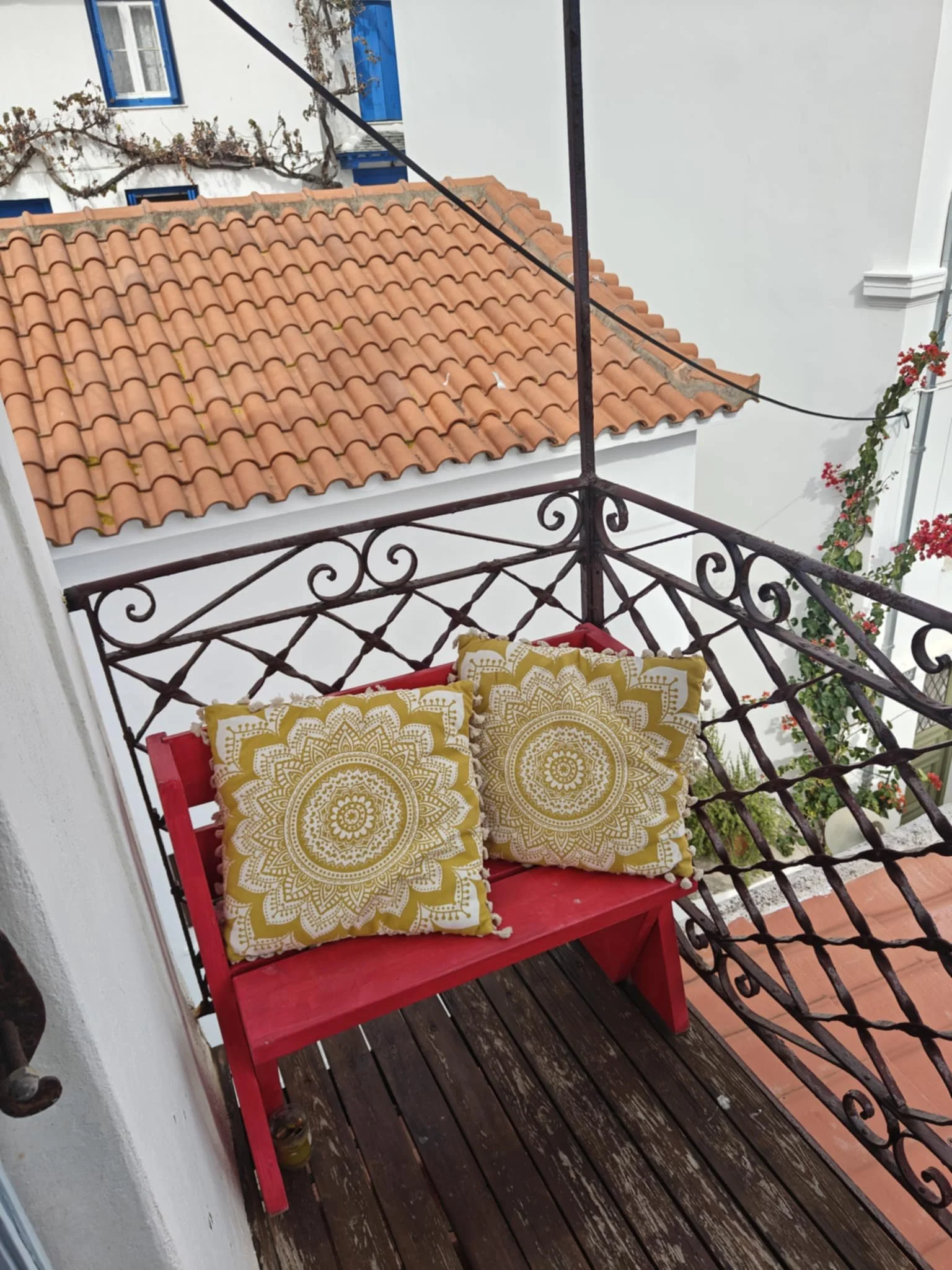 Gorgeous_historic townhouse_with_a_view_red_sofa.jpeg