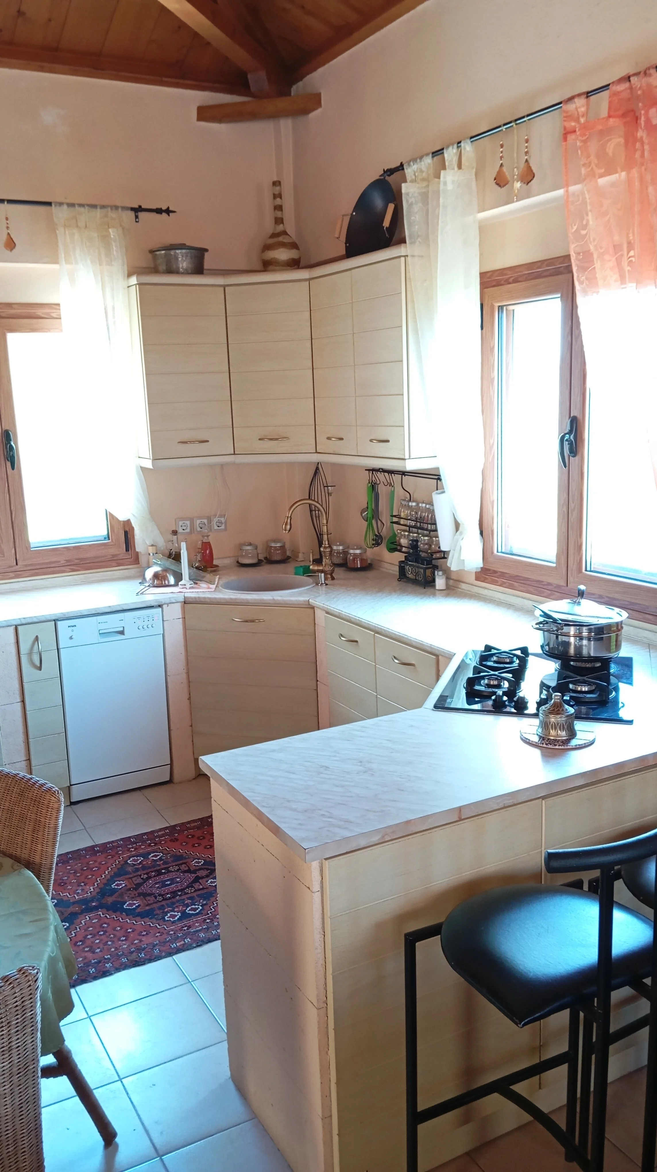 architect_designed_big_villa_with-a_sea_view_kitchen.jpg
