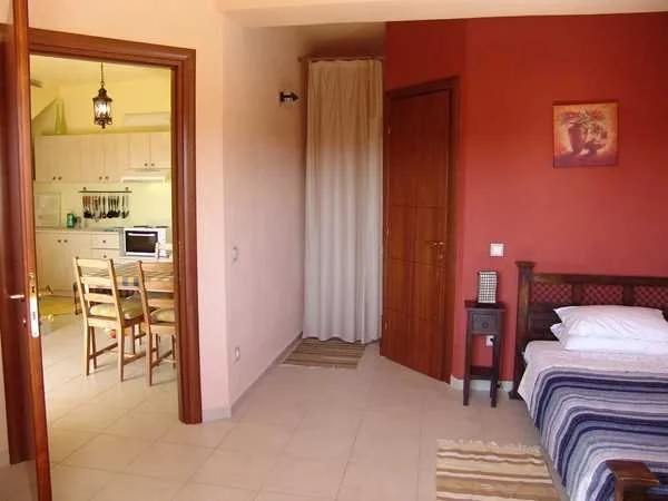 architect_designed_big_villa_with-a_sea_view_bedroom_right.jpg