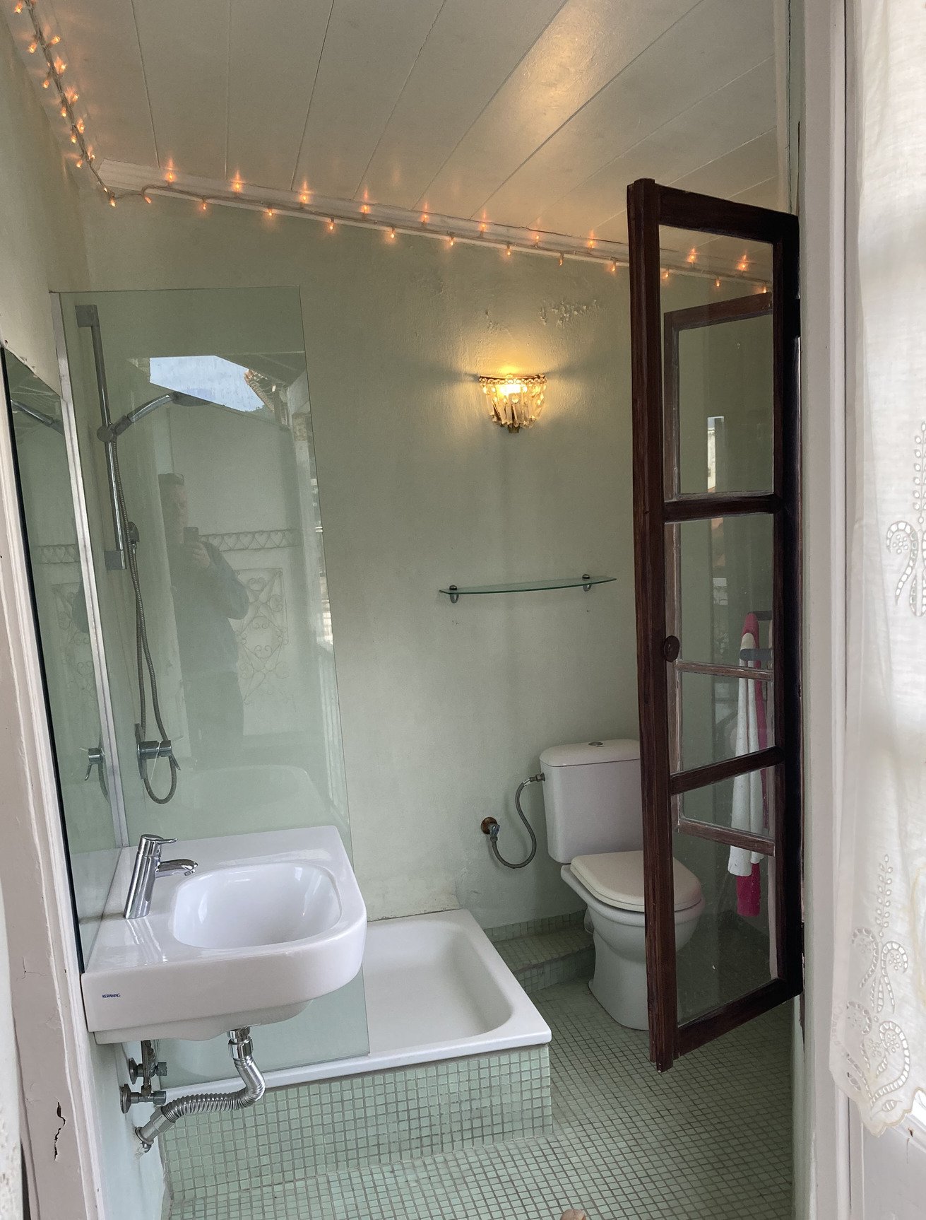 Gorgeous_historic townhouse_with_a_view_bathroom.jpg