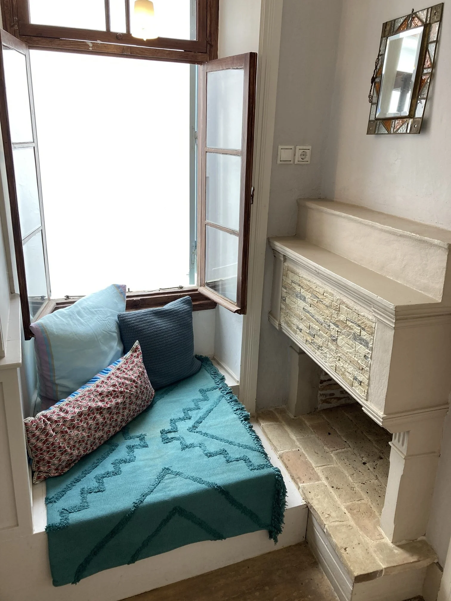 Gorgeous_historic townhouse_with_a_view_blue_green.jpeg