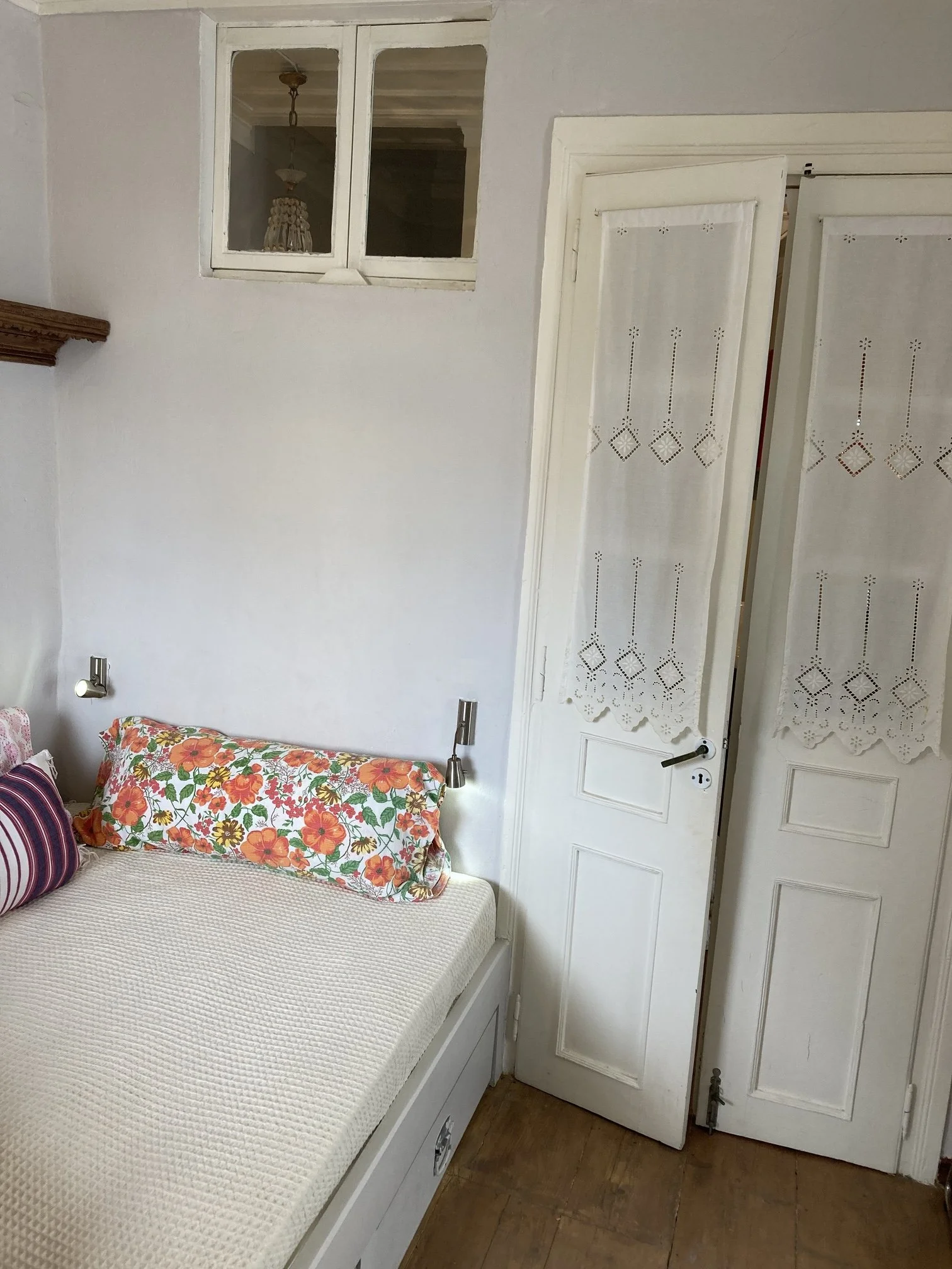 Gorgeous_historic townhouse_with_a_view_flowers.jpeg