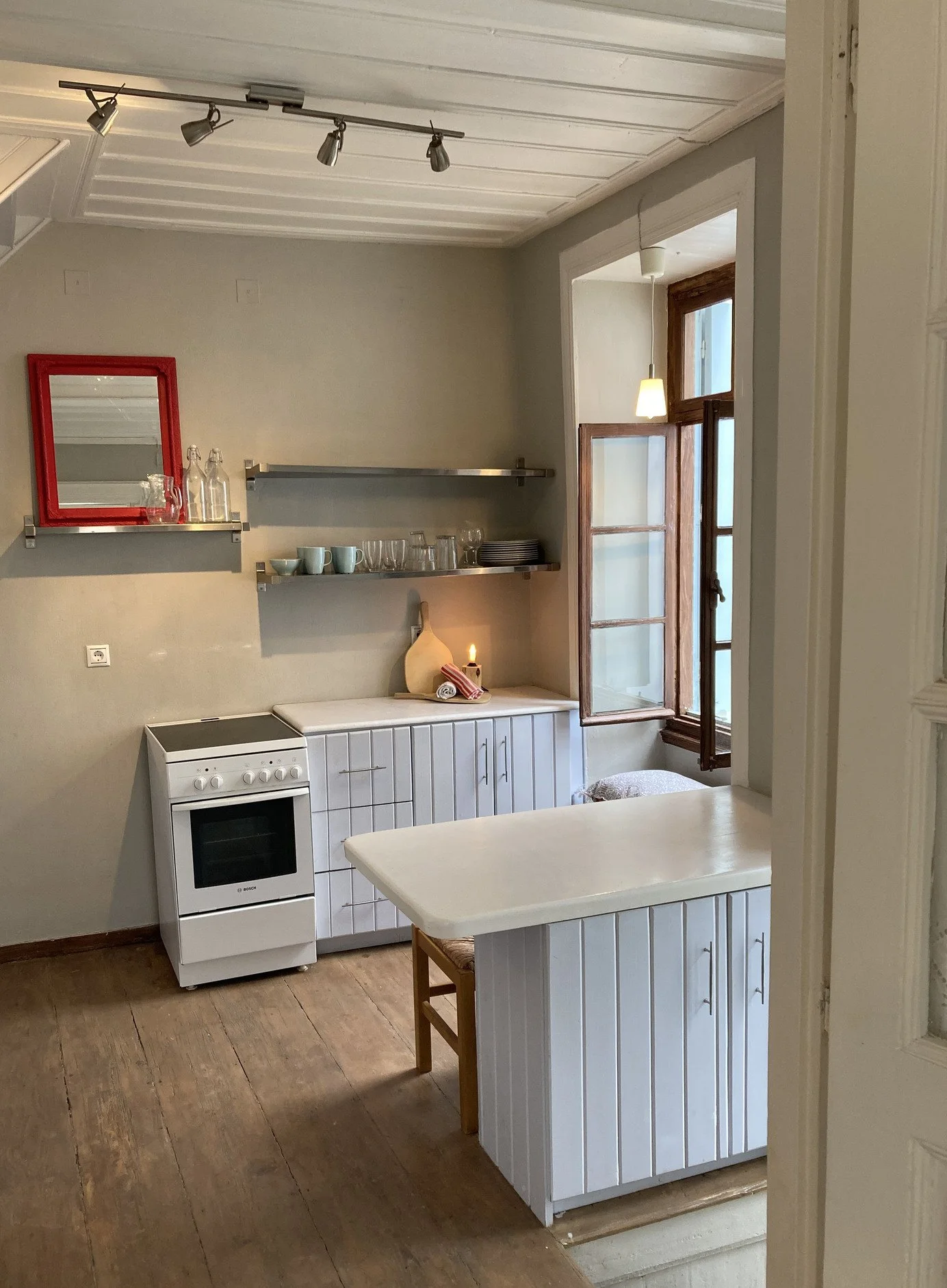 Gorgeous_historic townhouse_with_a_view_mirror.jpg