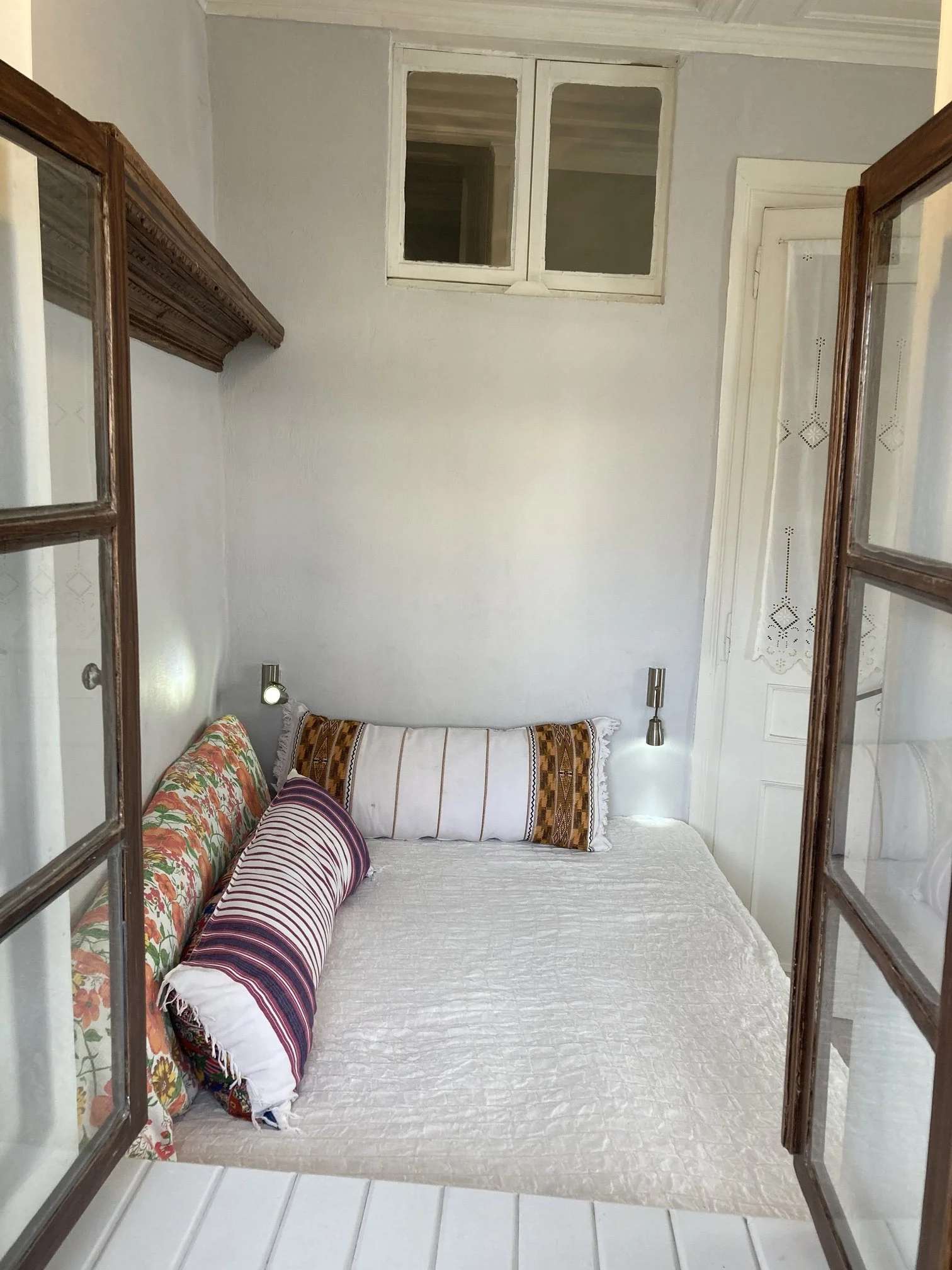 Gorgeous_historic townhouse_with_a_view_purple.jpeg