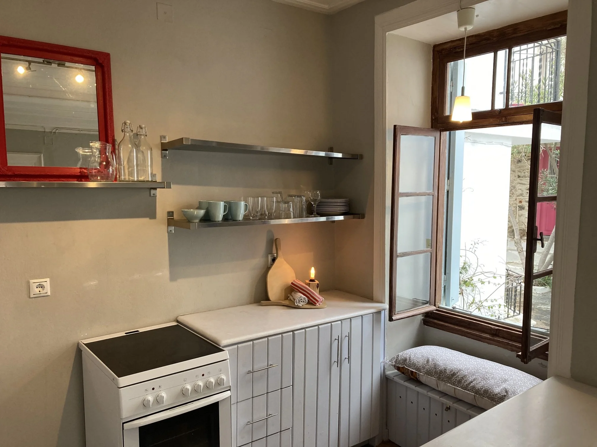 Gorgeous_historic townhouse_with_a_view_red.jpeg