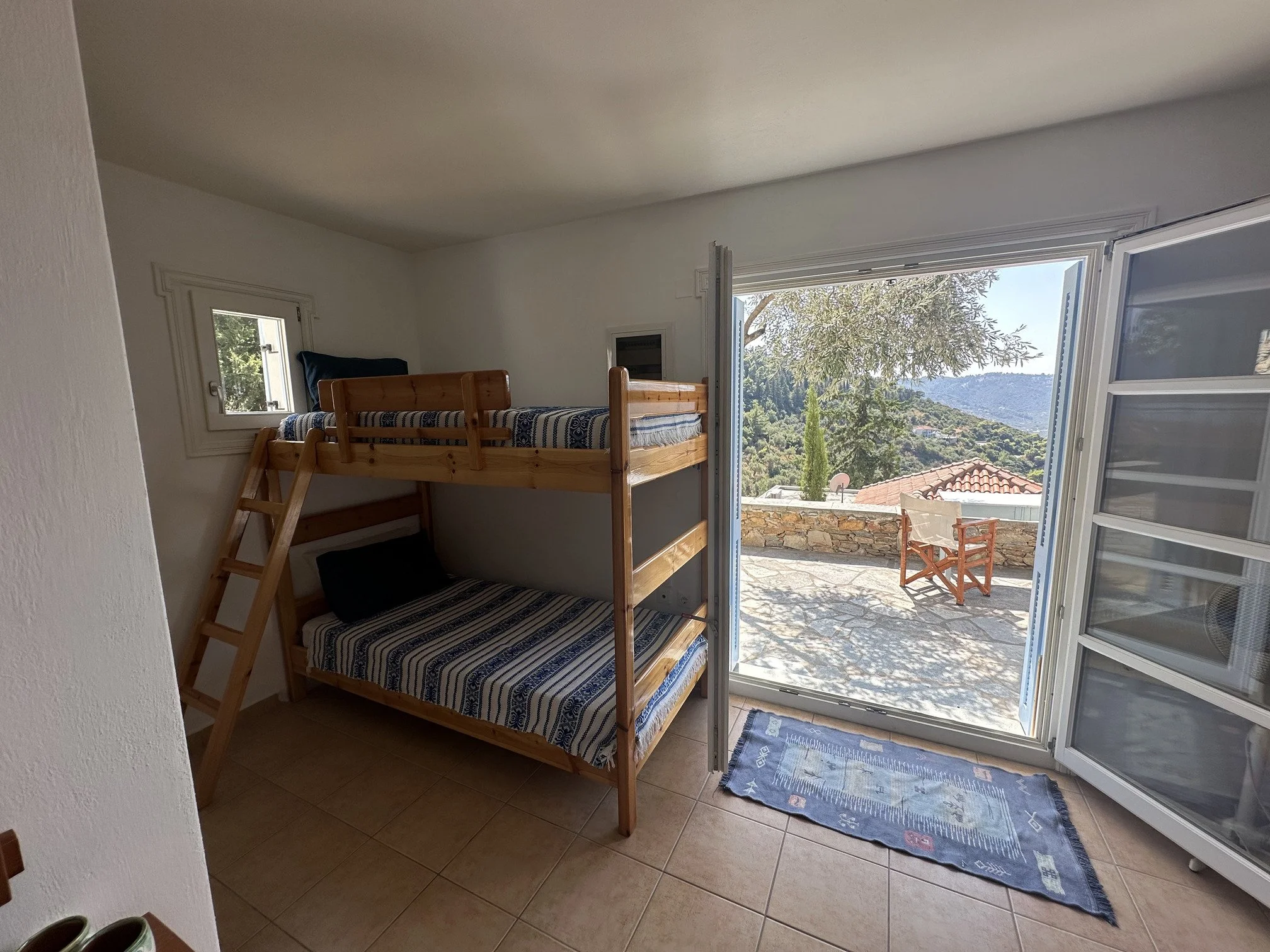 wonderful_well_built_villa_with_amazing_view_bunk_bed.jpg
