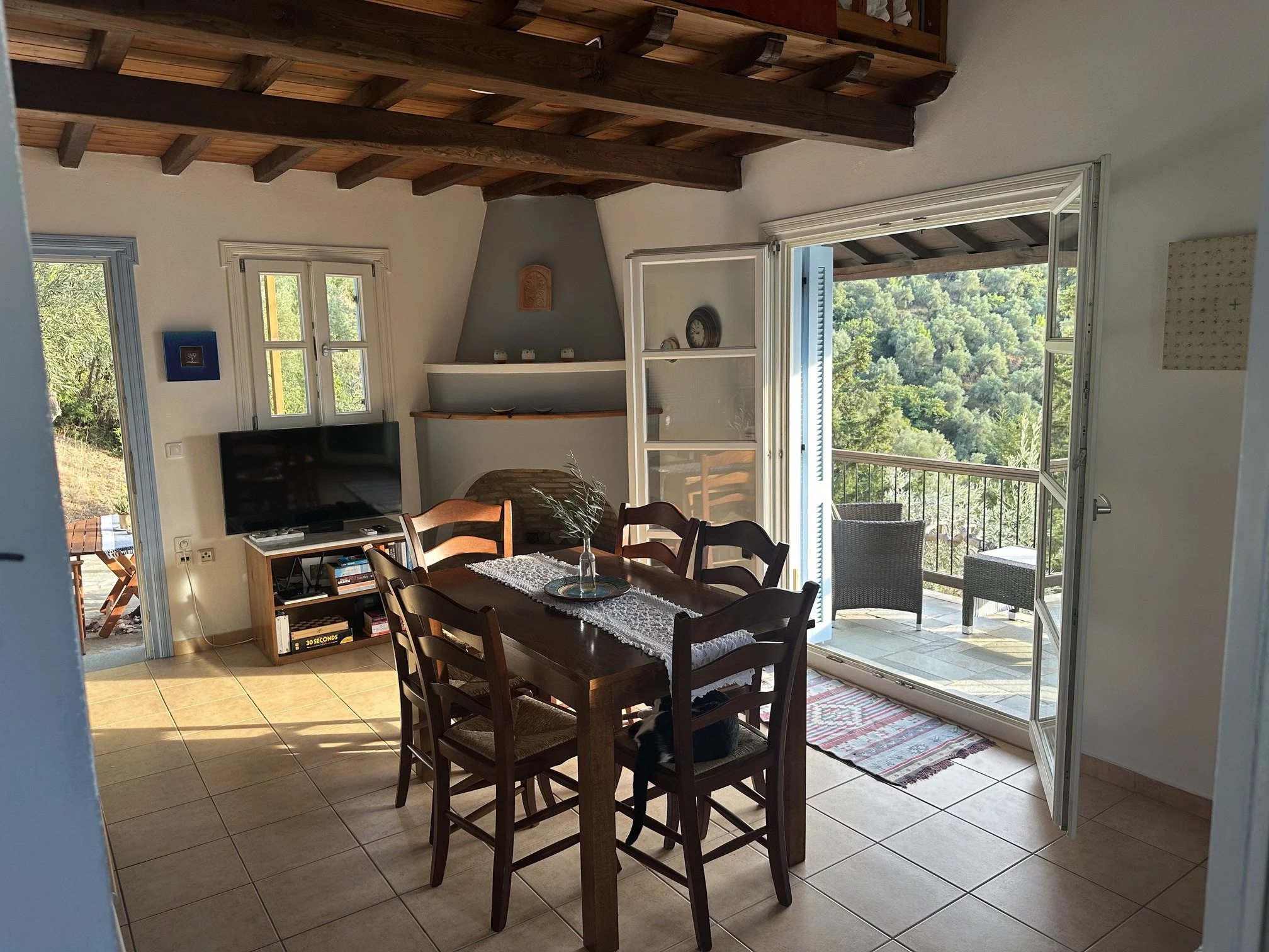 wonderful_well_built_villa_with_amazing_view_chairs.jpg