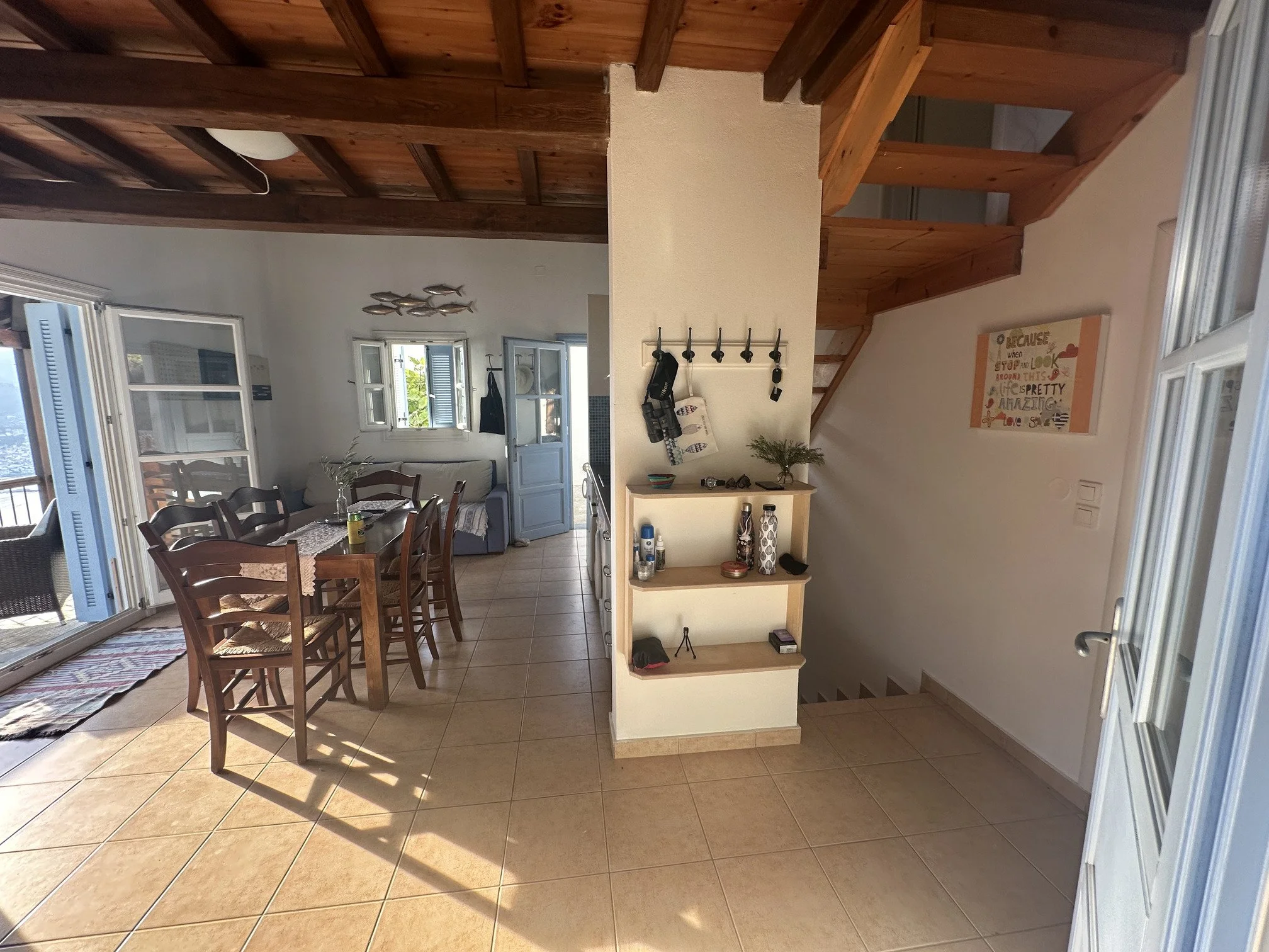 wonderful_well_built_villa_with_amazing_view_shelves.jpg