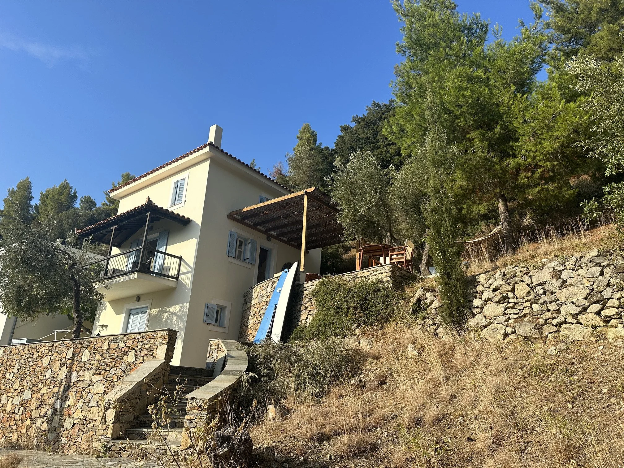wonderful_well_built_villa_with_amazing_view_villa_from_far.jpg
