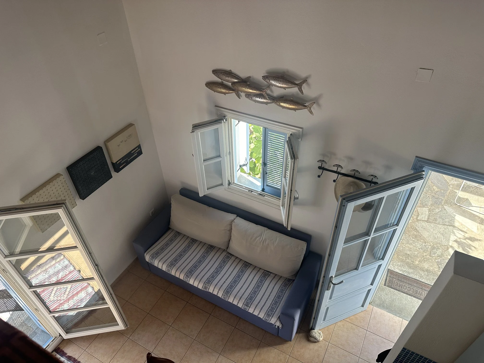 wonderful_well_built_villa_with_amazing_view_above.jpg