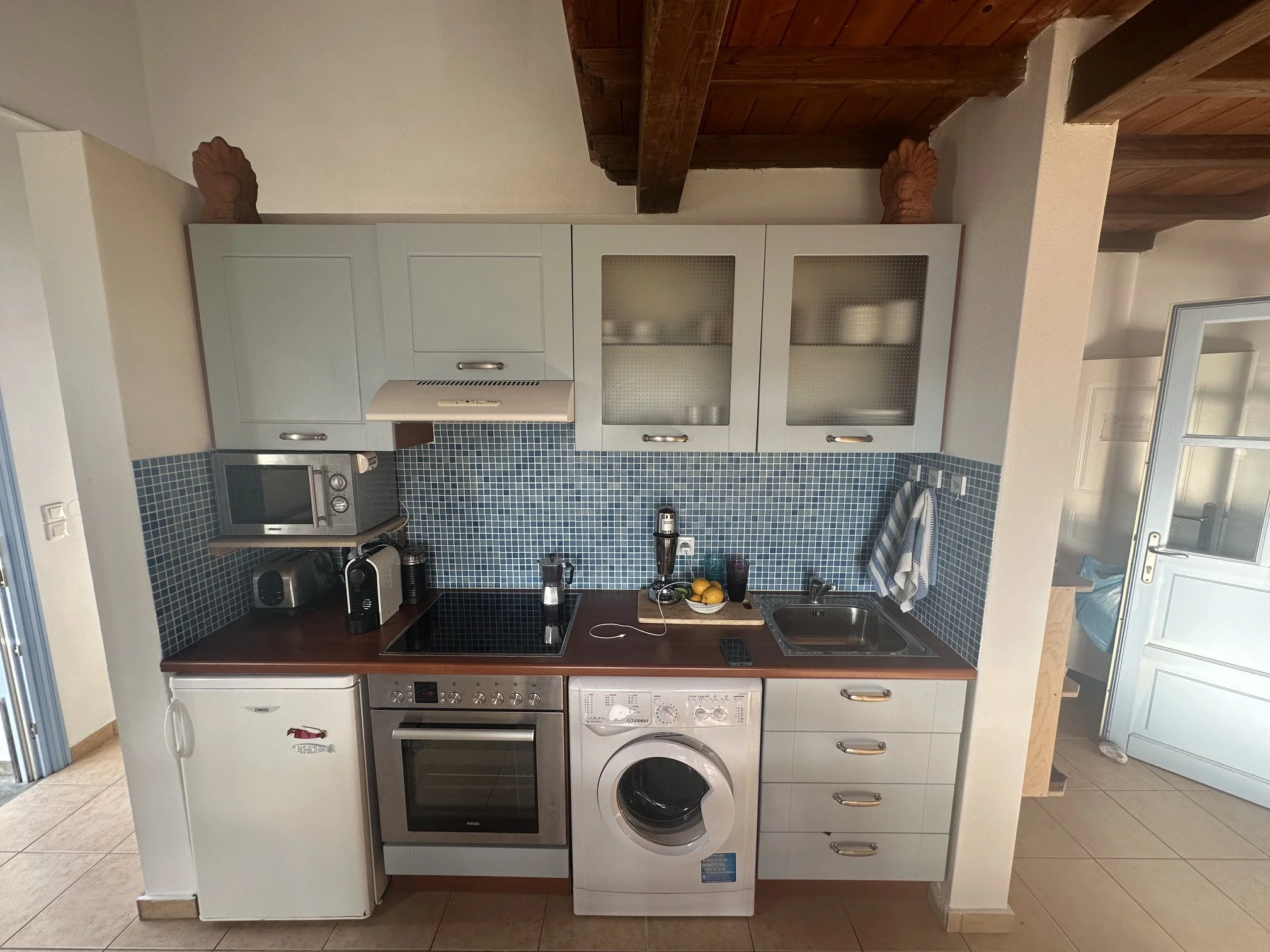 wonderful_well_built_villa_with_amazing_view_kitchen_front.jpg