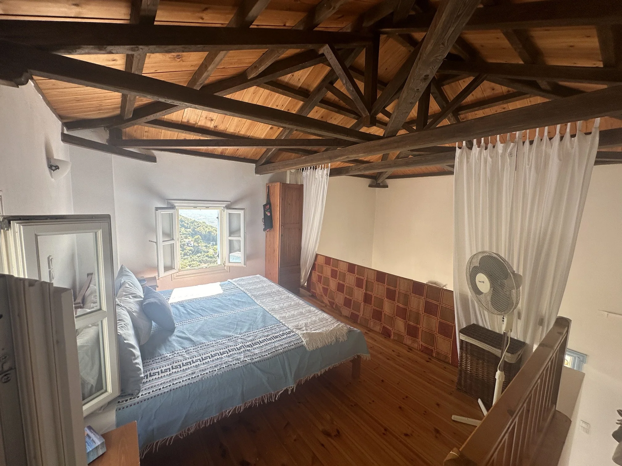 wonderful_well_built_villa_with_amazing_view_light.jpg