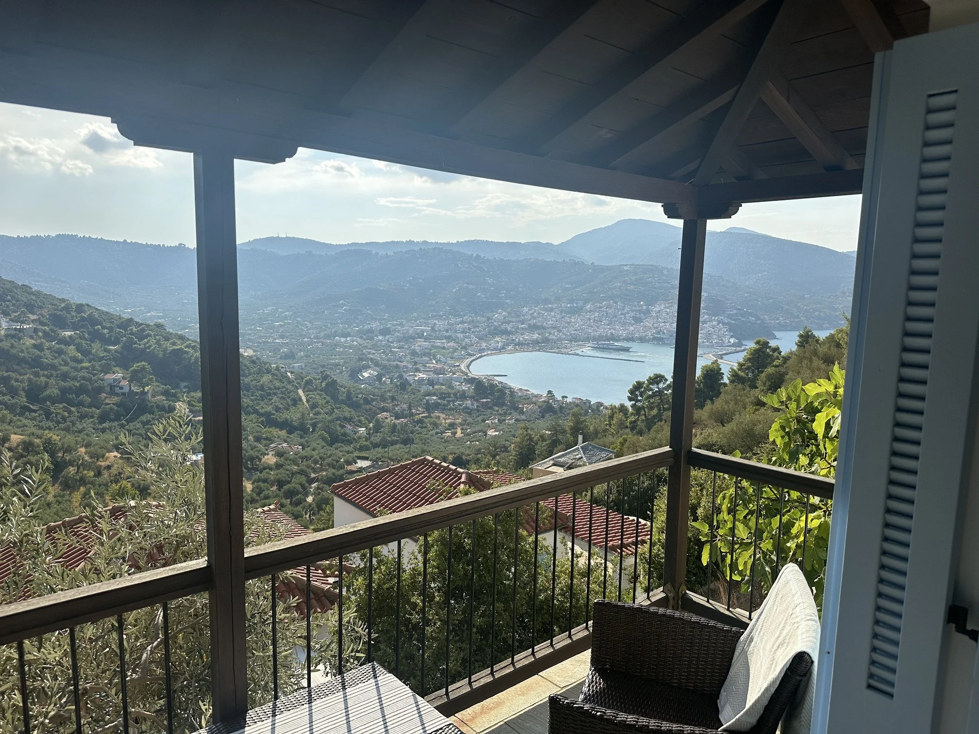 wonderful_well_built_villa_with_amazing_view_sea_balcony.jpg