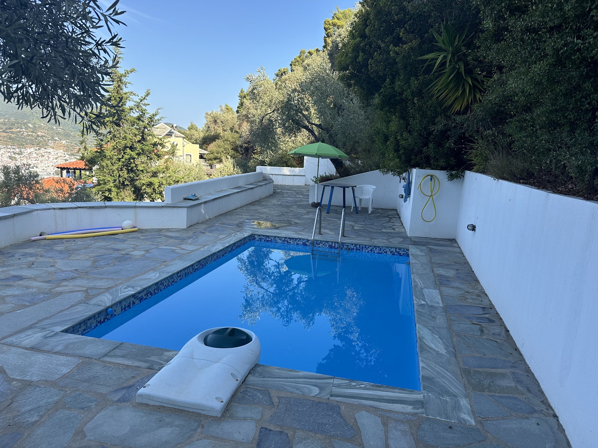 wonderful_well_built_villa_with_amazing_view_swim-wall.jpg