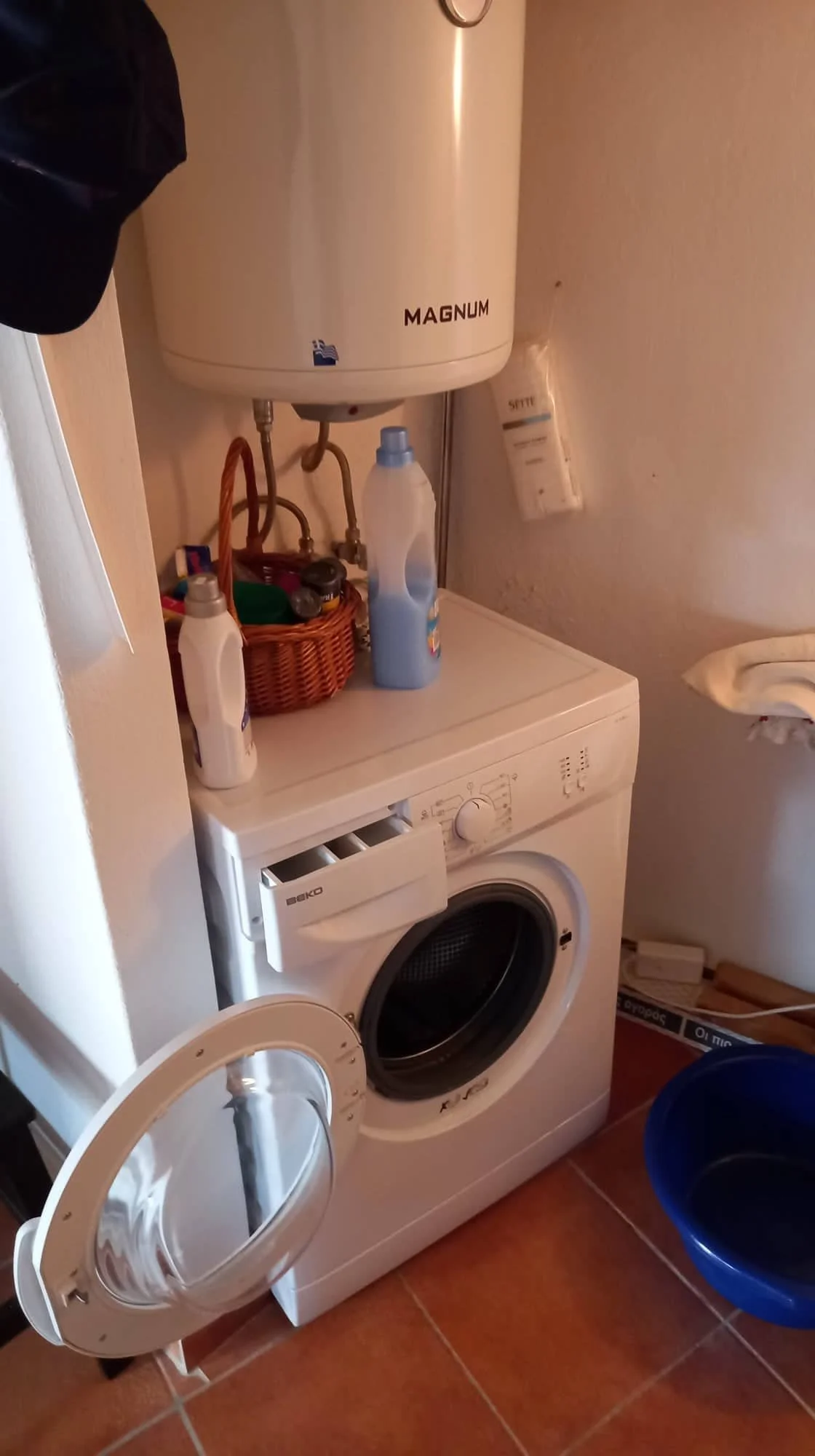 traditional_cosy_renovated_townhouse_washing_machine.jpg