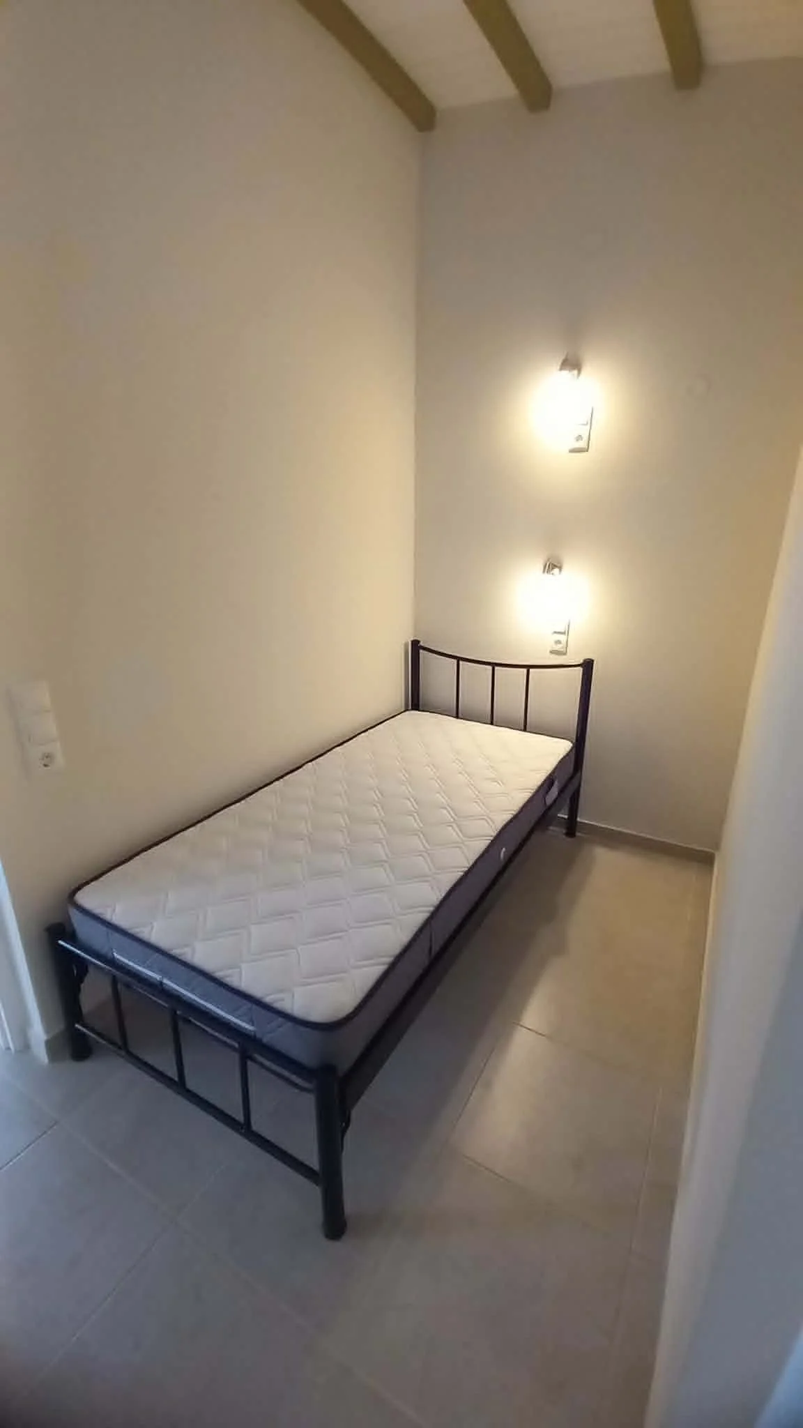 hidden_gem_in_potami_single_bed.jpg