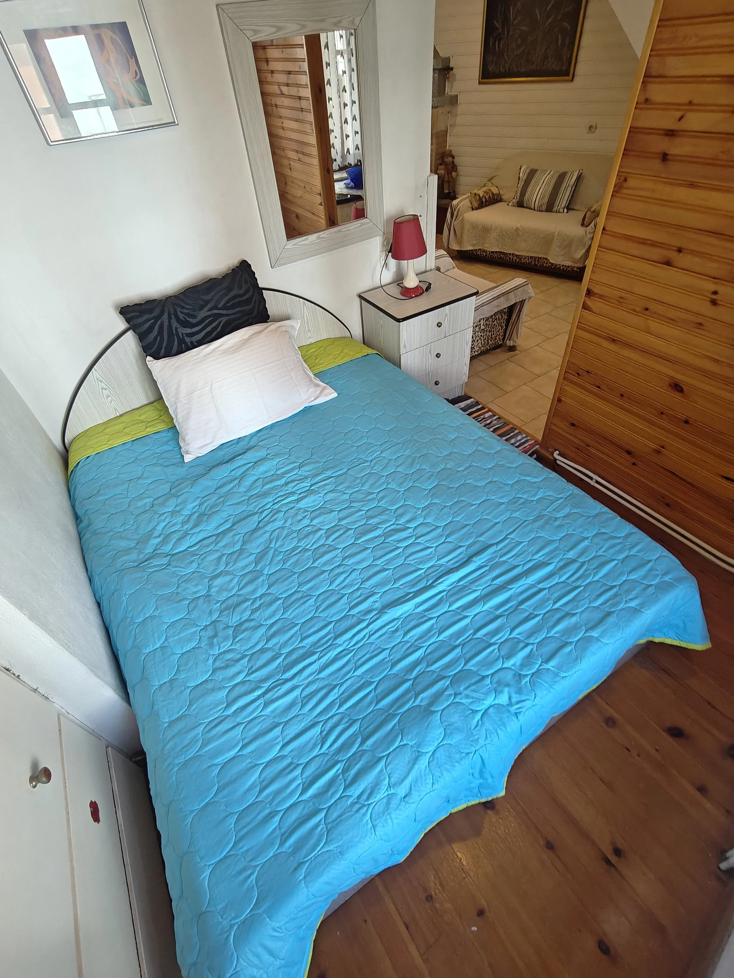 townhouse_with_studio_and_outside_space_bed.jpg