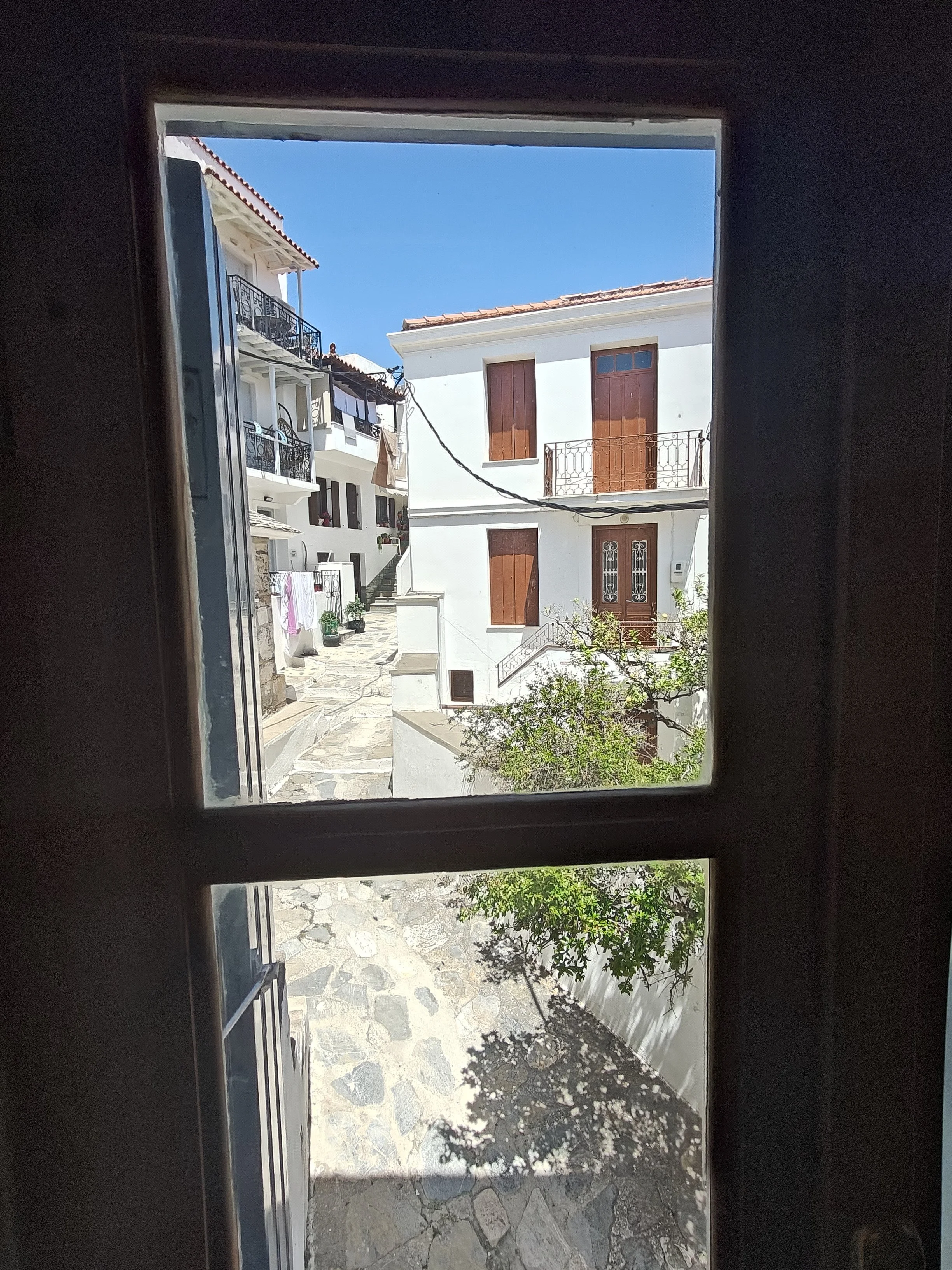 townhouse_with_studio_and_outside_space_windows.jpg