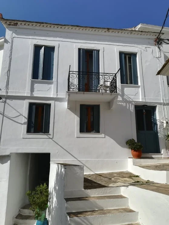 townhouse_with_studio_and_outside_space_front.jpg