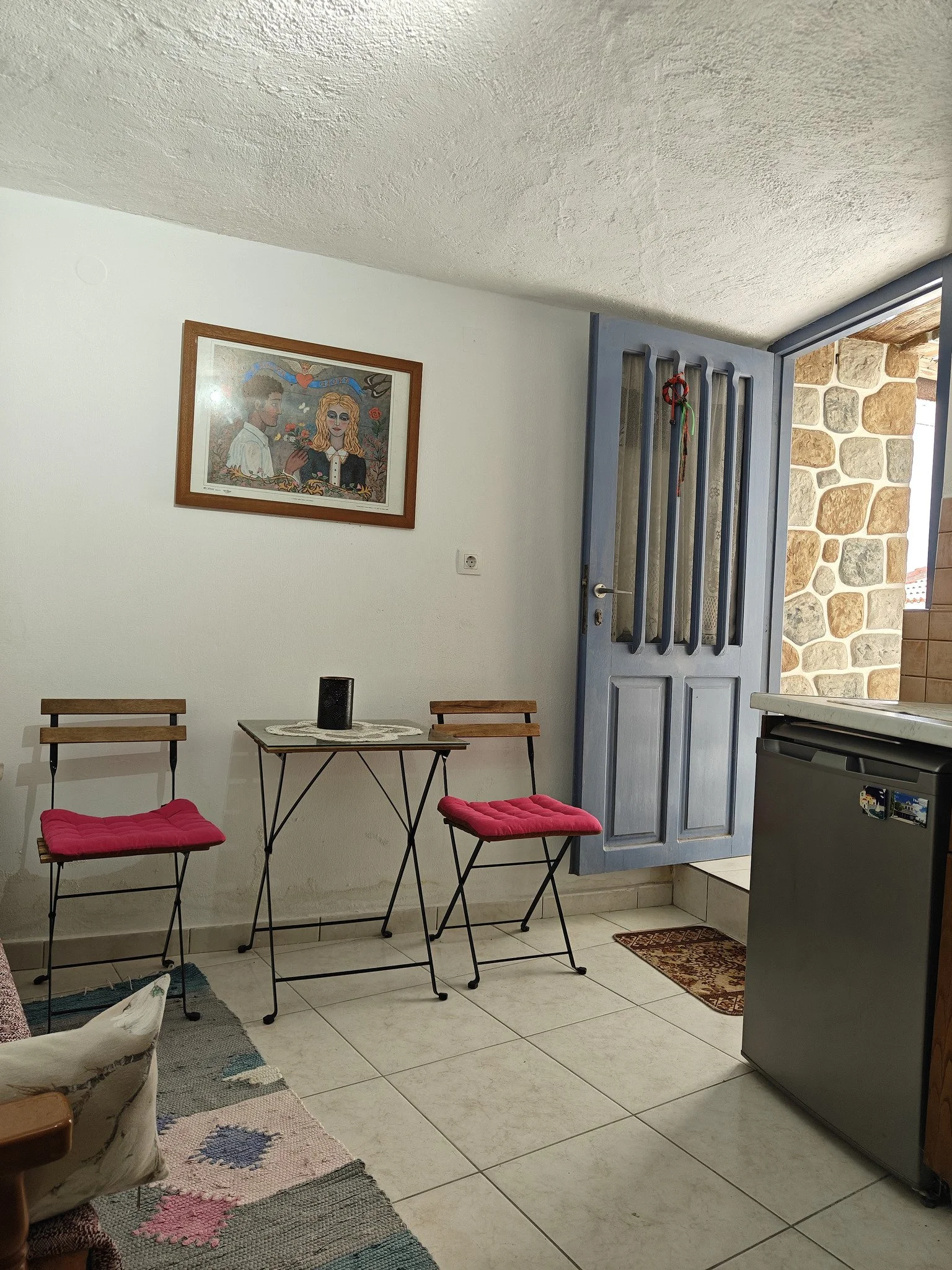 townhouse_with_studio_and_outside_space_chairs.jpg